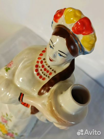 Фарфоровая статуэтка-штоф СССР «Украинка Галя» зкх