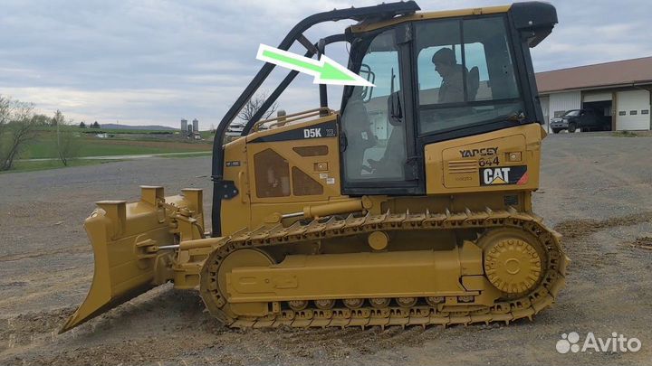 Стекло дверное левое Бульдозер Caterpillar D5K XL