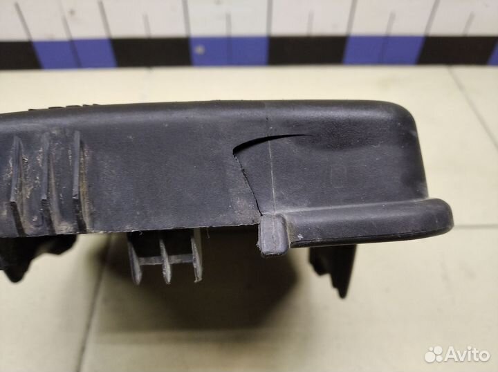 Крышка аккумулятора Octavia (A5 1Z) 2004-2013