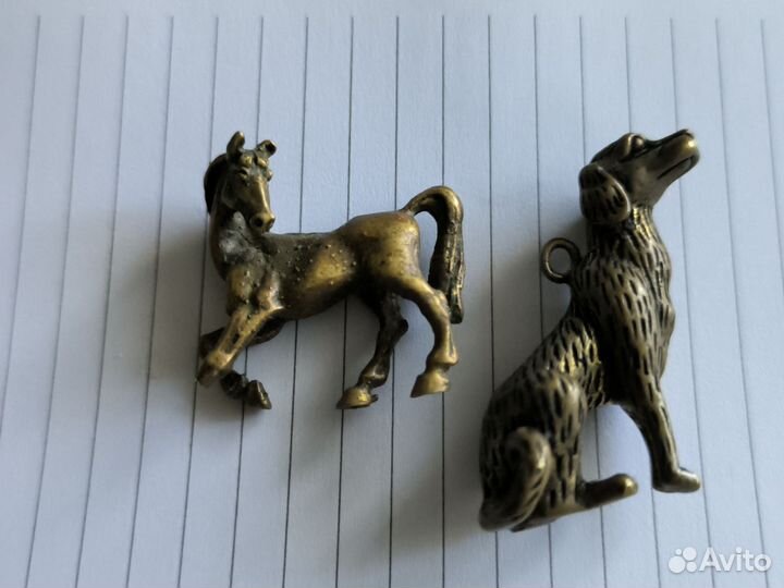 Три черепка.и две бронзовые фигурки