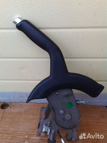 Хундай Солярис-рычаг стояночного тормоза