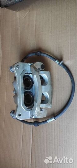 Суппорт передний Mitsubishi Pajero Sport 3