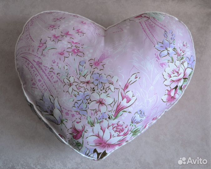Подушка в форме сердечка сердца