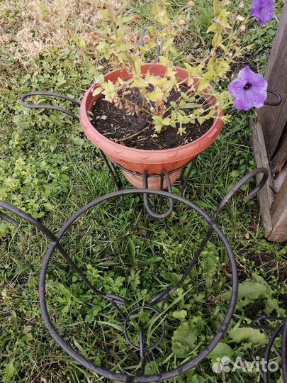 Подставка для цветов напольная металлическая