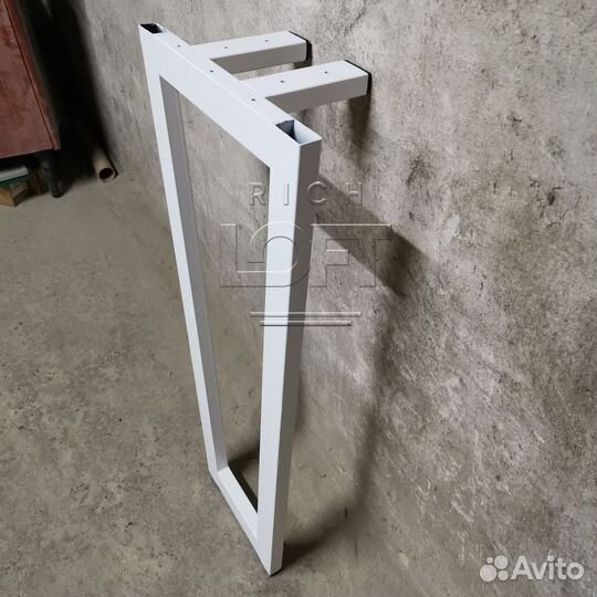 Металлическая ножка для барной стойки