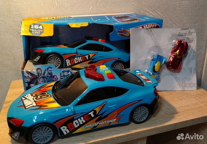 Машина-гараж Hot Wheel с машинками