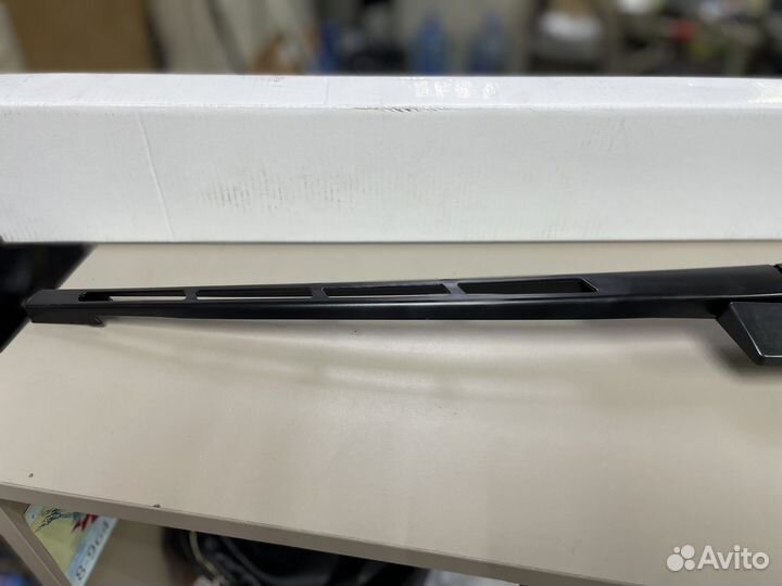 Поводок дворника правый Ауди Ку7 Q7