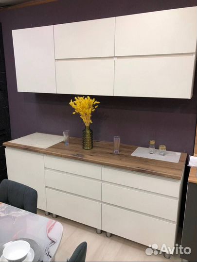 Кухонный гарнитур белый