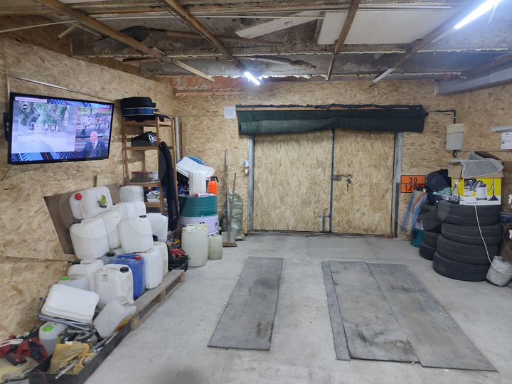 Гараж, > 30 м²