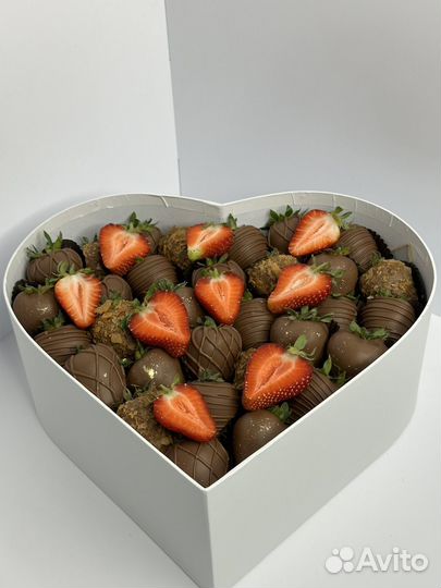 Клубника в шоколаде подарок
