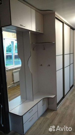 Прихожая и мебель