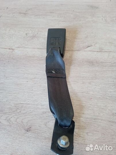 Ответная часть ремня безопасности Nissan Juke F15