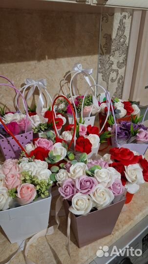 Цветы-белые розы