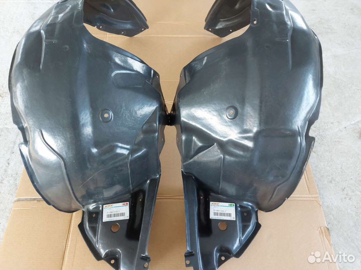 Подкрылок передний Subaru Forester SH комплект