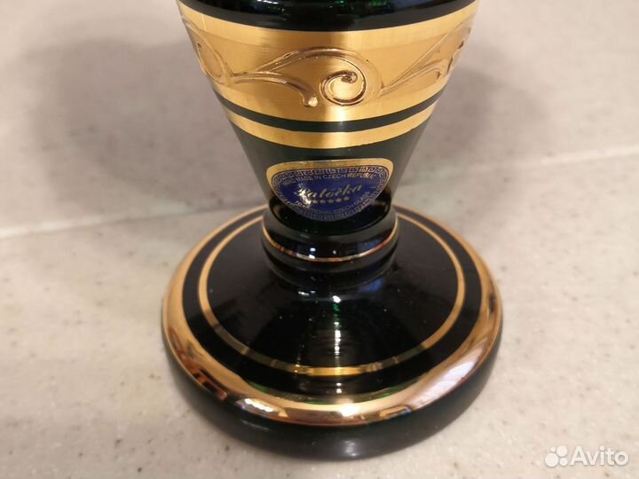 Ваза для фруктов на ножке