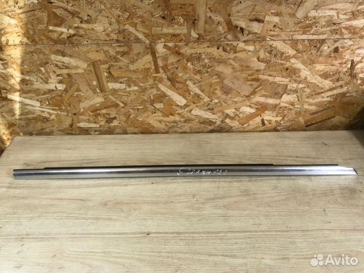 Накладка двери передняя левая Mercedes-Benz