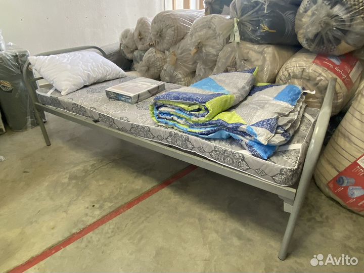 Матрас подушка одеяло кровать