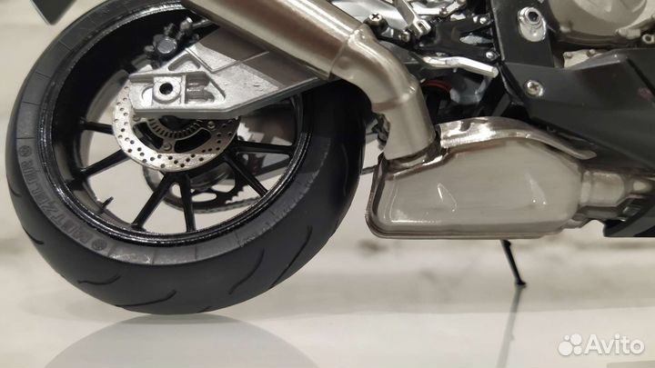 Масштабная модель мотоцикла BMW S 1000 RR