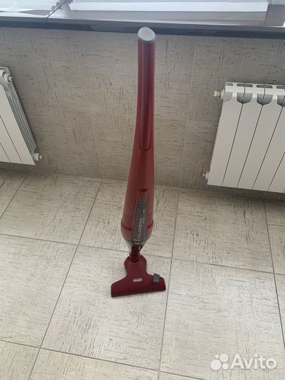 Вертикальный беспроводной пылесос Delonghi