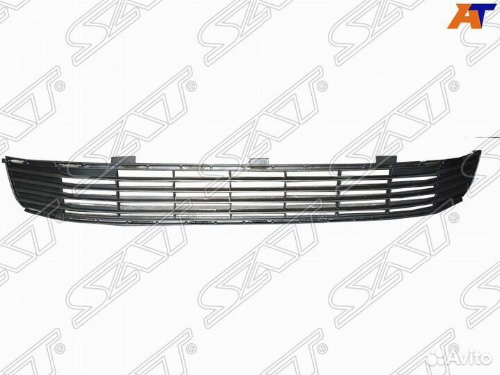 Решетка в бампер toyota camry 50 нижняя