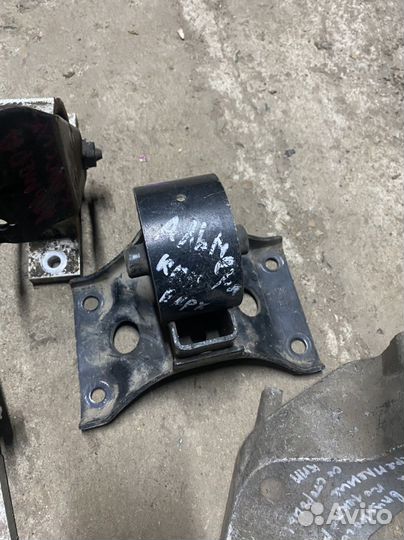 Подушка двигателя коробки ниссан альмера