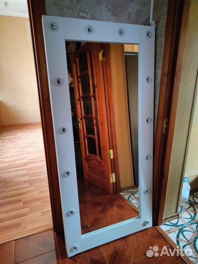 Гримерное зеркало с лампочками светодиодовыми