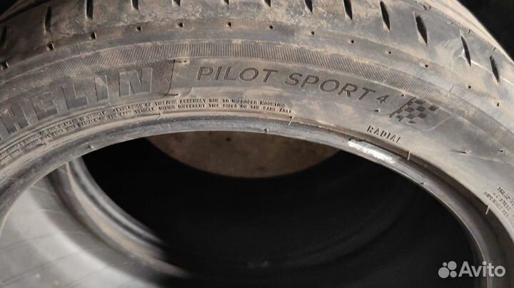 Michelin Pilot Sport 4 245/45 R19 и 275/40 R19 98Y