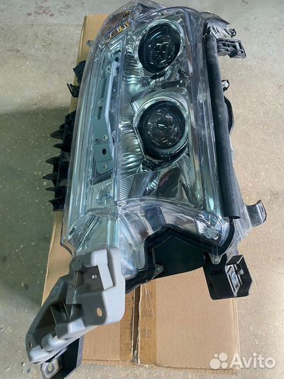 Фара правая LC-200