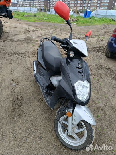 Скутер, мопед, живой