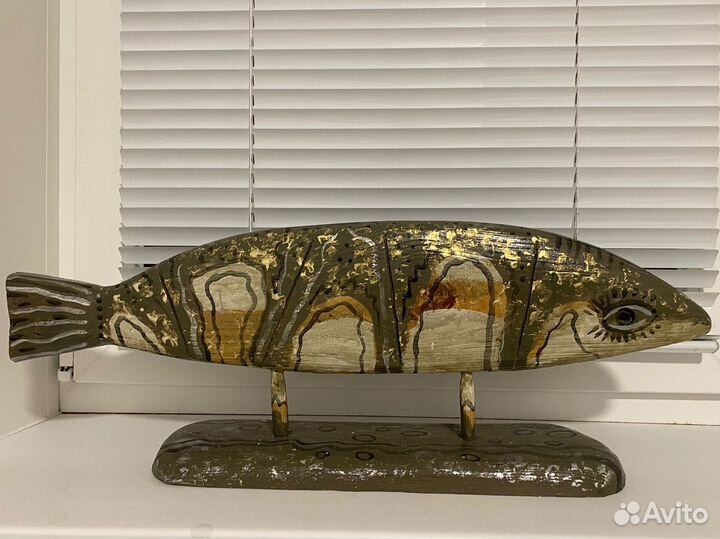 Статуэтка на подставке рыба