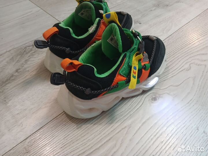 Кроссовки детские 28 размер