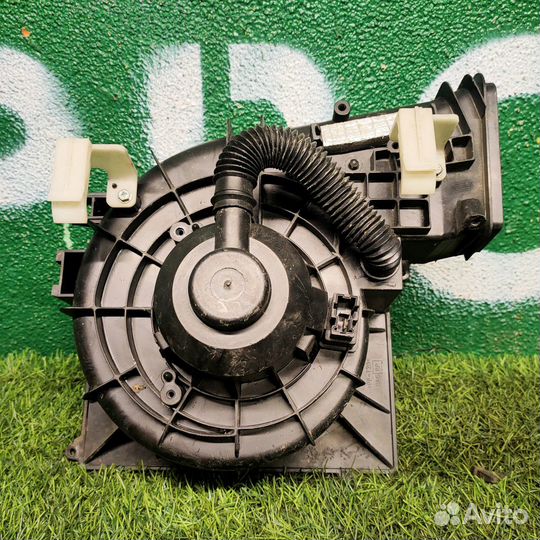 Моторчик отопителя Nissan Primera P12