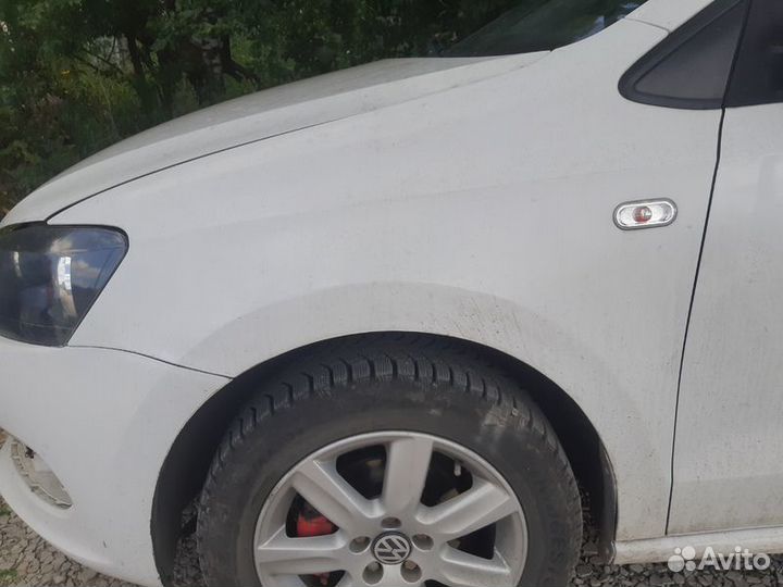 Крыло переднее левое Volkswagen Polo Sedan