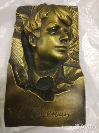 Бюст Сергея Есенина