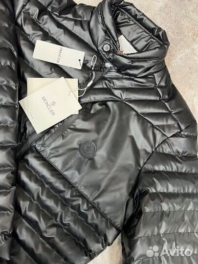 Пуховик Moncler