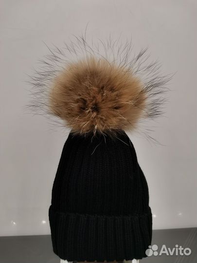 Женская шапка с помпоном из натурального меха