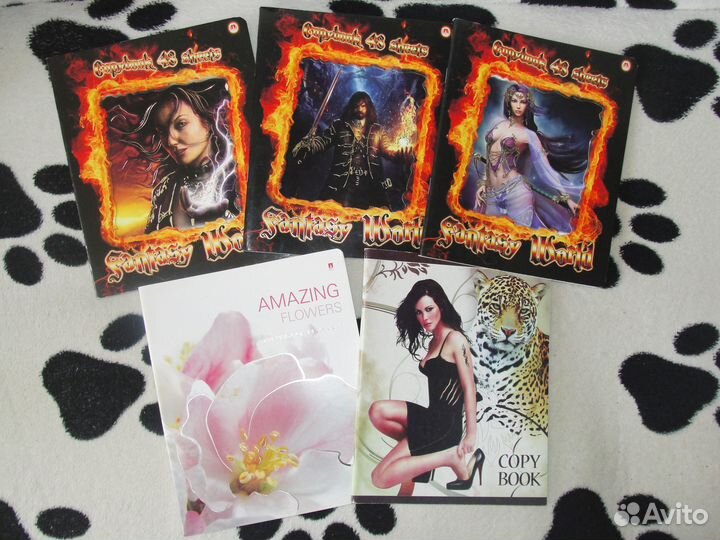 Красивые тетради и школьные дневники