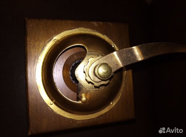 Старая кофемолка Дуб Латунь