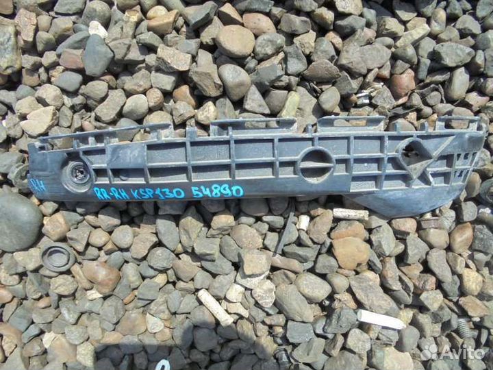 Крепление бампера заднее правое Toyota Vitz KSP130