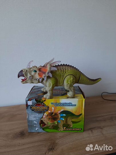 Динозавр, новый, большой