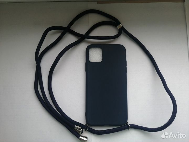 Чехол на iPhone 11 с ремешком на плечо темно-синий