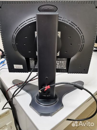 Монитор Viewsonic VP2130b 21