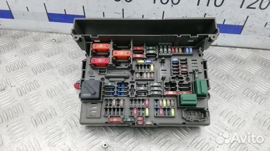 Блок предохранителей BMW 1 E81 (1KK21M101)