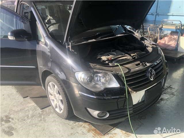 Разбор на запчасти Volkswagen Touran