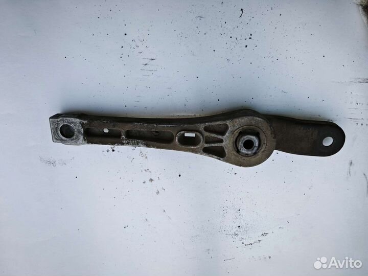 Задняя опора двигателя VW Passat CC 2.0 tdi