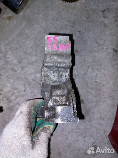 VAG 038103153B крышка переднего сальника VW audi