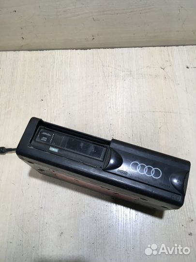 Проигрыватель компакт дисков Ауди A8 D2