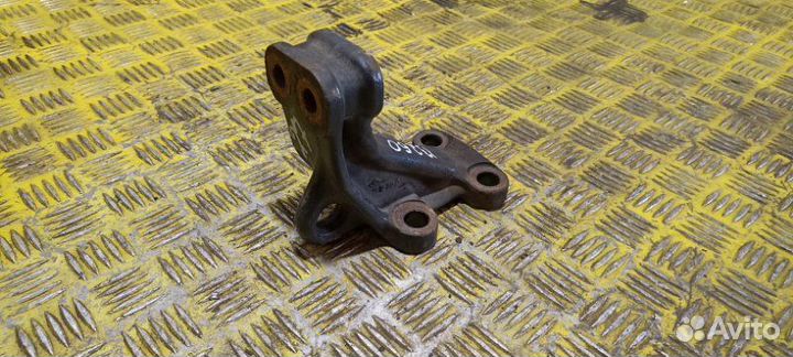 Кронштейн кпп правый Man Tgl