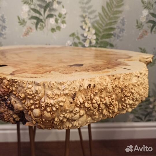 Журнальный столик из дерева