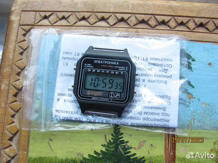 Часы Электроника 77 29367 черные новые в идеале